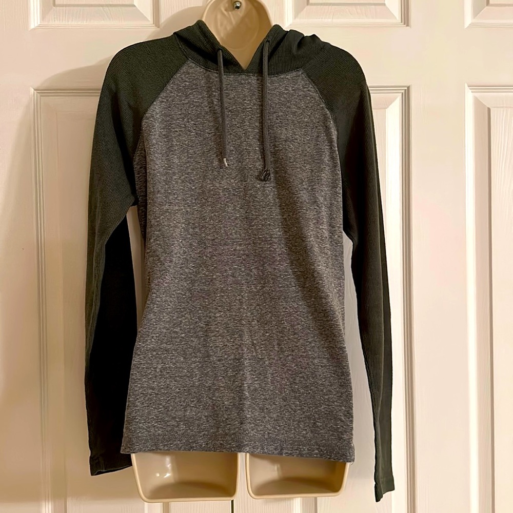 Men’s Levi’s hooded jersey